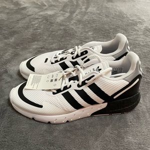 black and white adidas running shoes